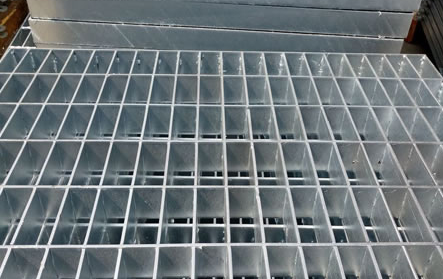 鋼格柵G503/30/50W熱浸鋅對插型格柵，適用于脫硫塔平臺